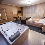Hotel Wellness Alexandra 3*