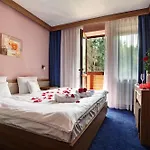 Hotel Wellness Alexandra 3*